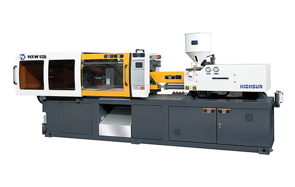 What are the lubrication requirements for semi-automatic plastic injection molding machines?