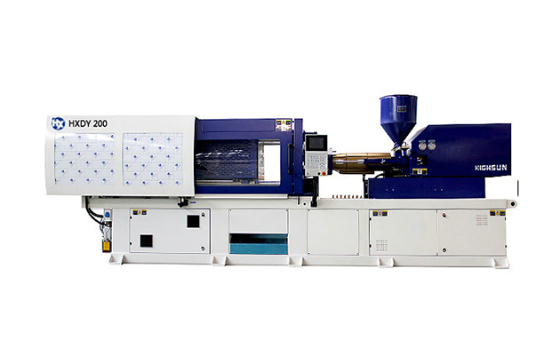 What are the precautions for maintenance of the injection molding machine?