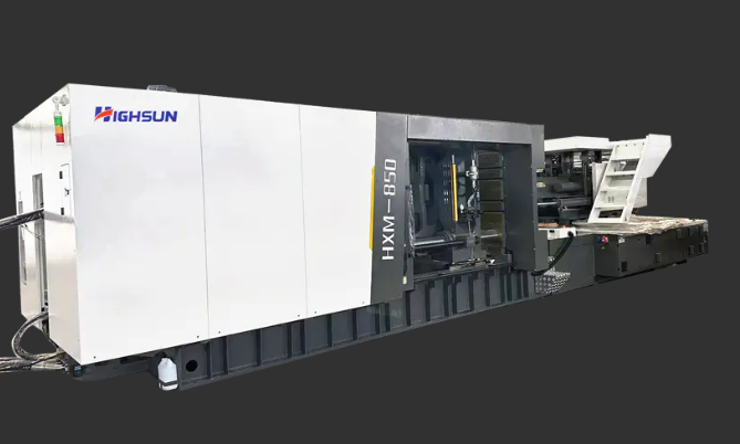 What should we pay attention to when using the PVC injection molding machine?